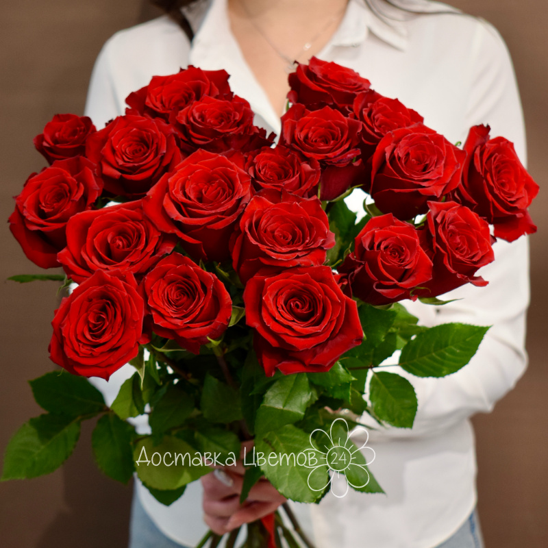 Букет из 19 красных роз 