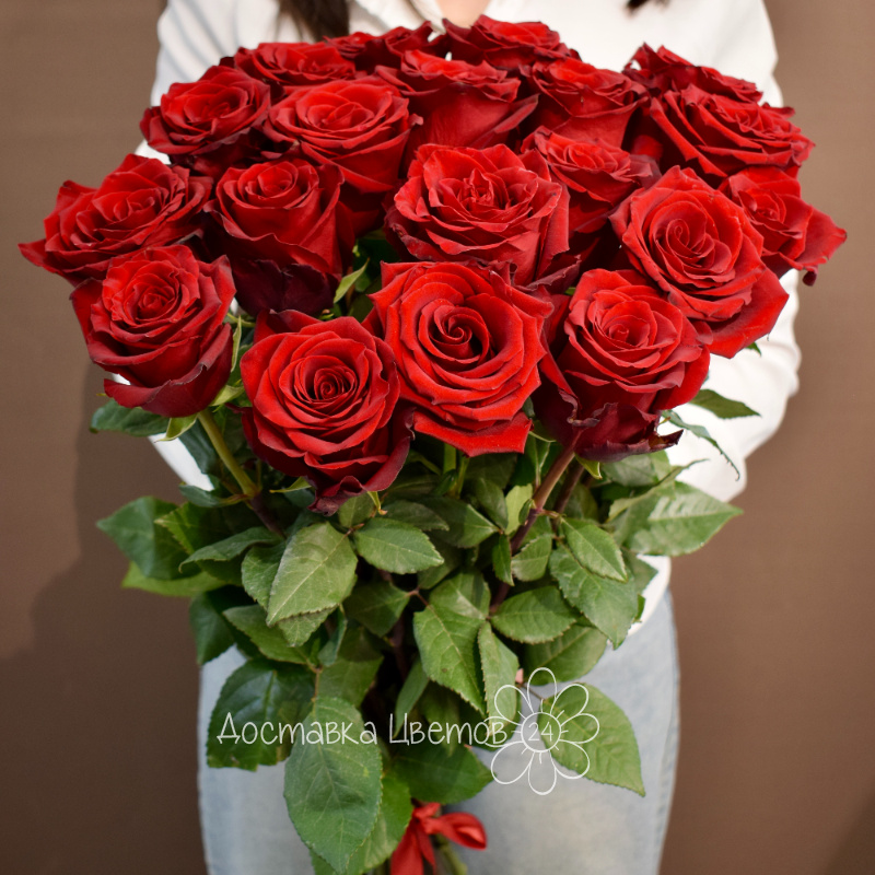 Букет 19 роз красных 